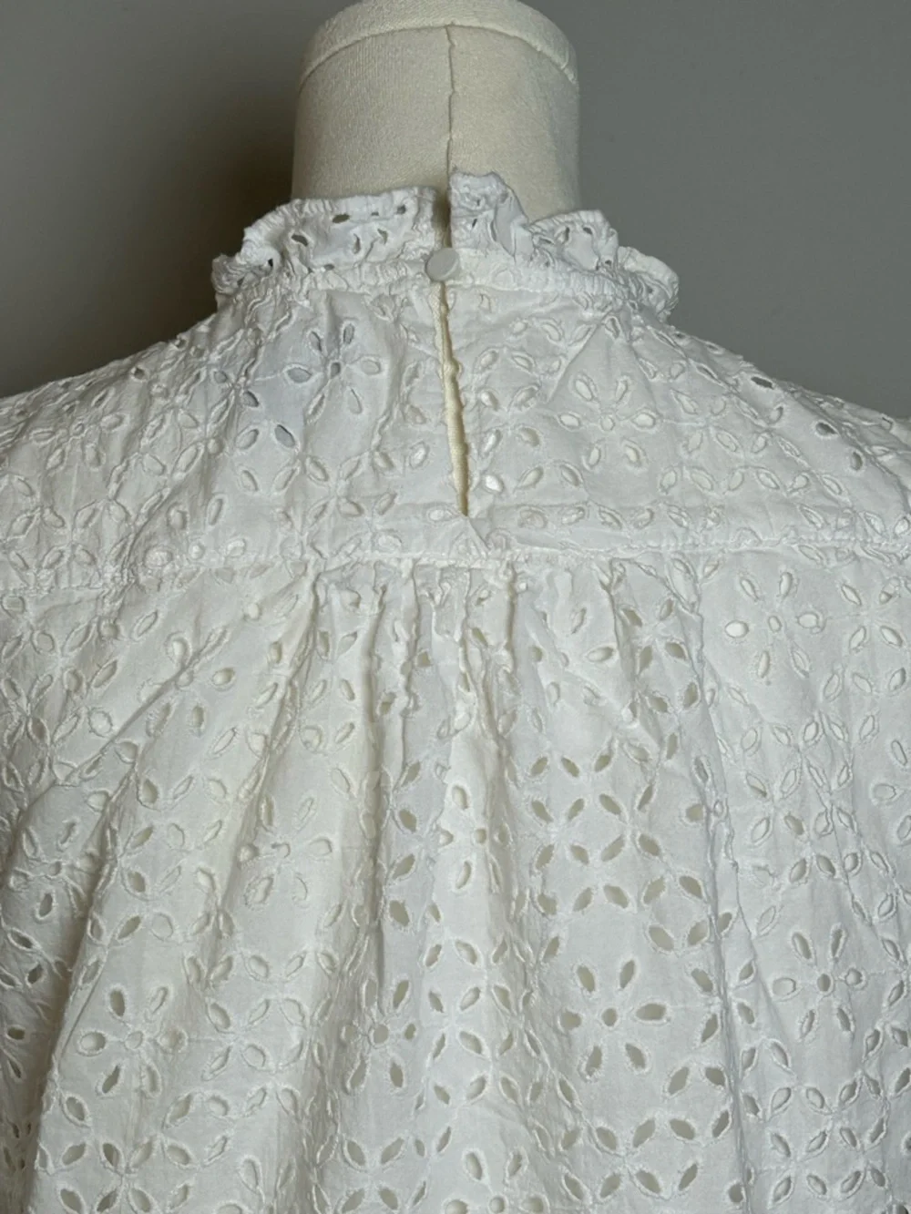 J. Crew White Eyelet Ruffle Neck Puff Sleeve Top size XS cottagecore top